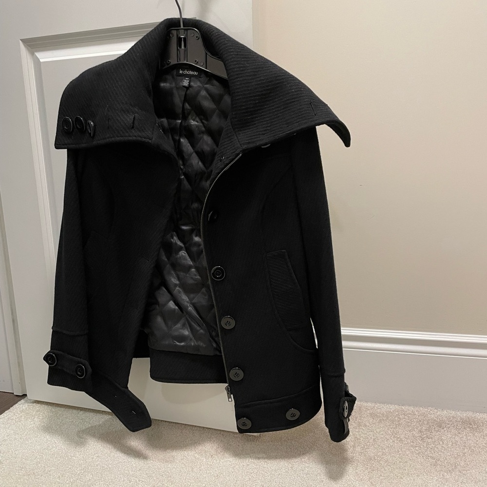 Le Chateau short think coat- size S